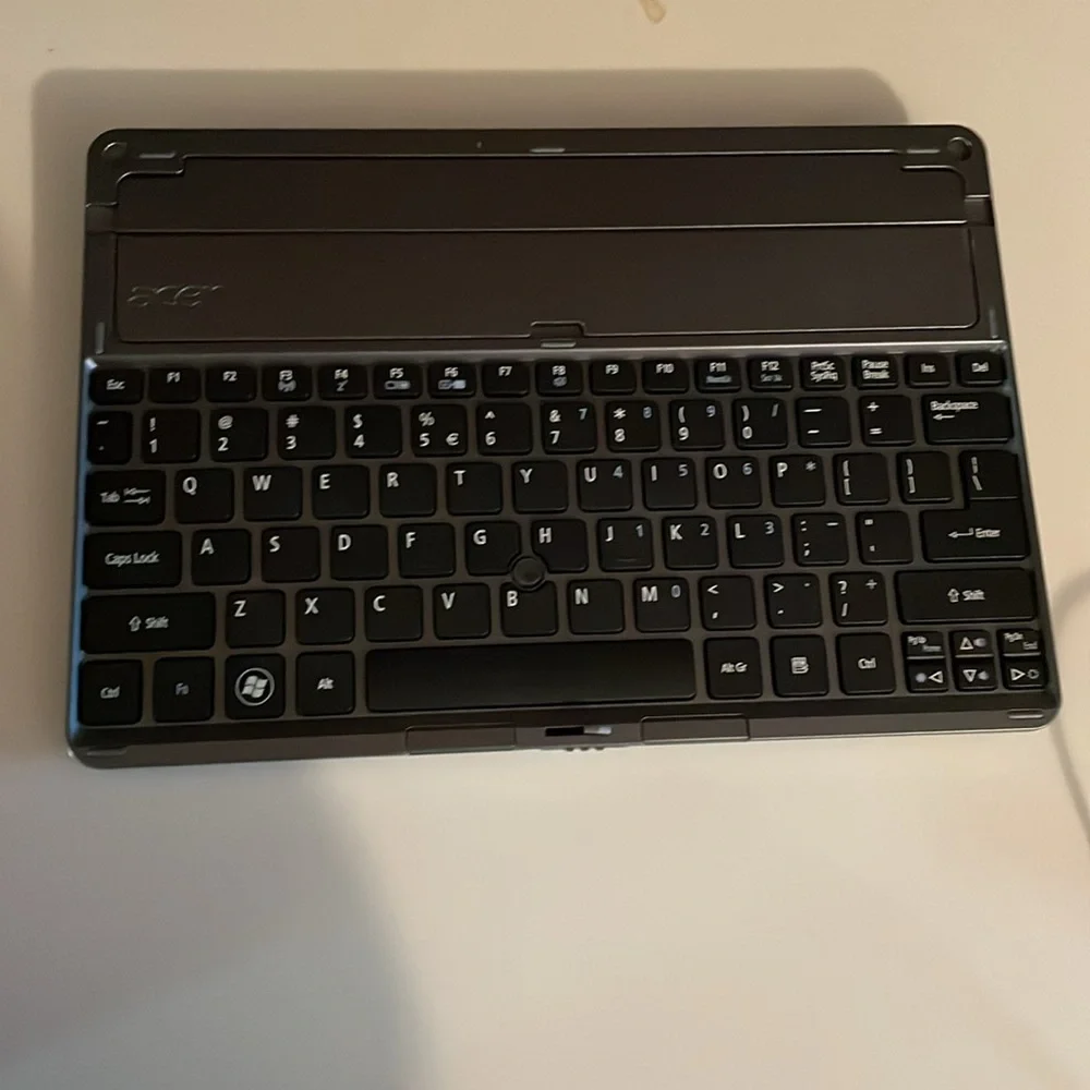 Used Acer Iconia Tab W500 BZ467 with keyboard